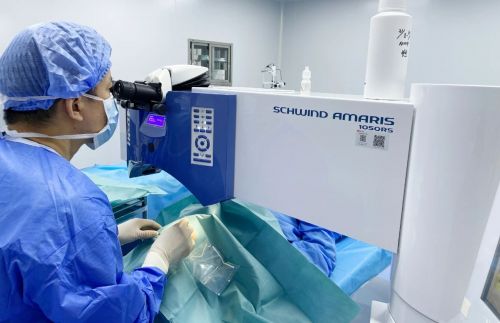 高考結(jié)束后學(xué)生扎堆做激光近視手術(shù)(圖1) 高考結(jié)束后學(xué)生扎堆做激光近視手術(shù)(圖1)