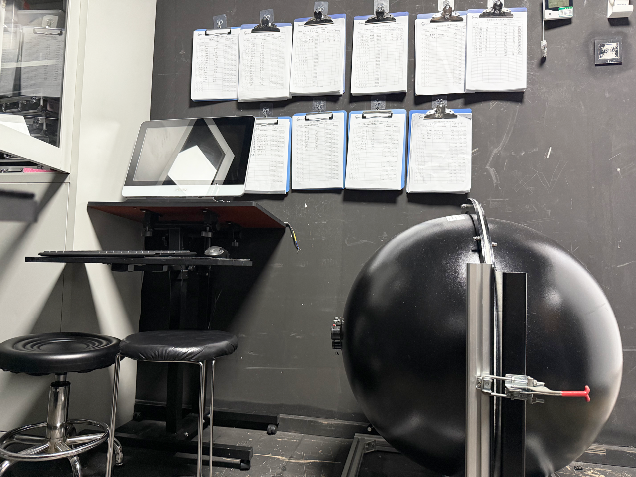 光學(xué)實(shí)驗(yàn)室介紹(圖3) 光學(xué)實(shí)驗(yàn)室介紹(圖3)