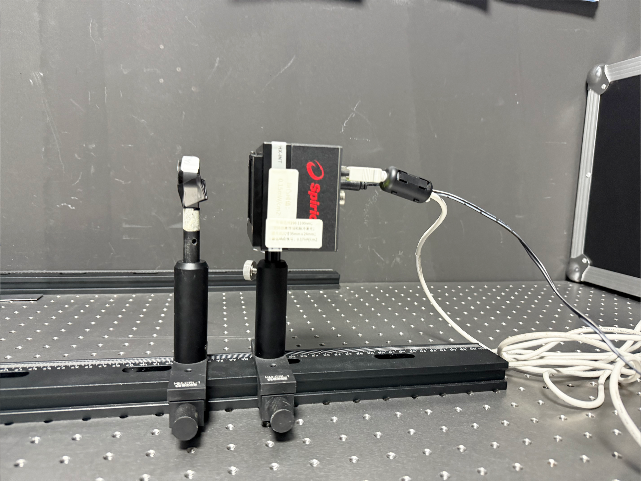 光學(xué)實(shí)驗(yàn)室介紹(圖6) 光學(xué)實(shí)驗(yàn)室介紹(圖6)